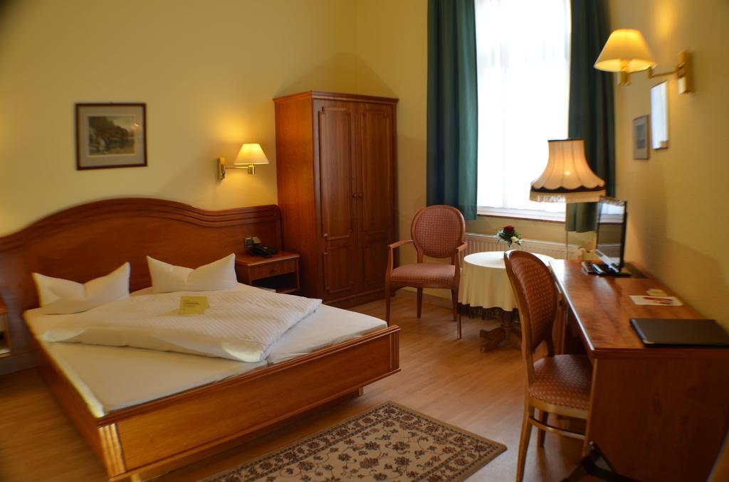 Hotel Fuerstenhof Rathenow Room photo