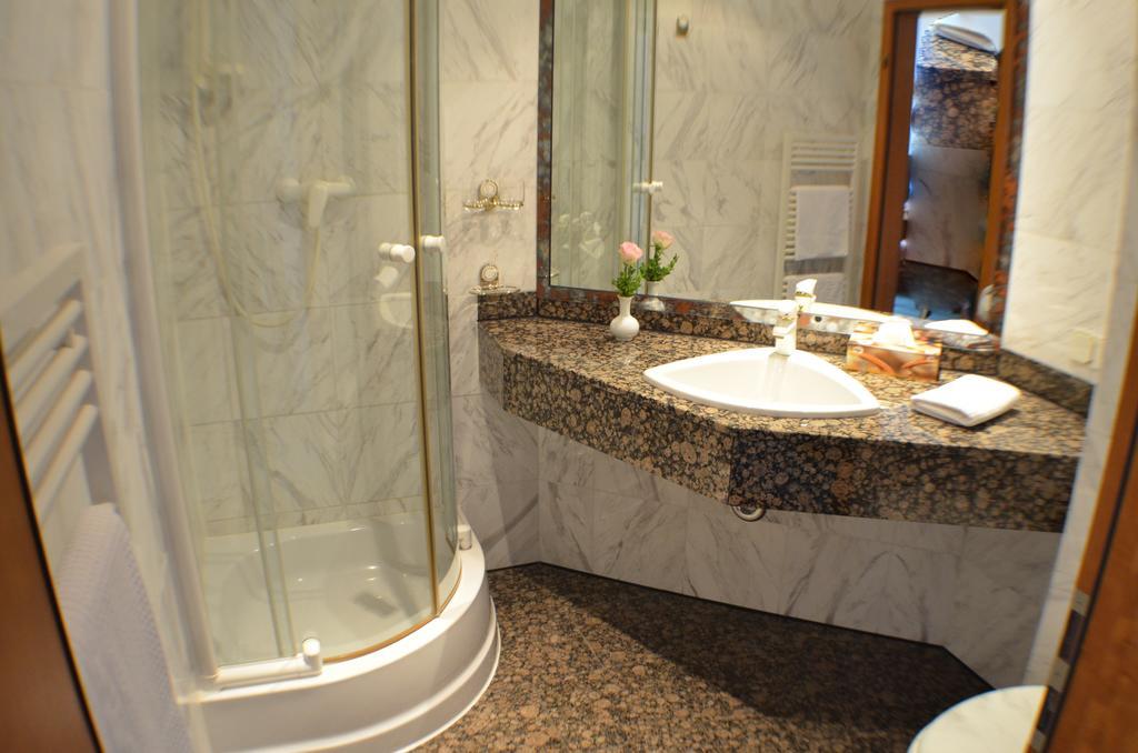 Hotel Fuerstenhof Rathenow Room photo